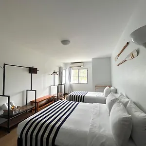 Nautical & Seashell House Отель типа 